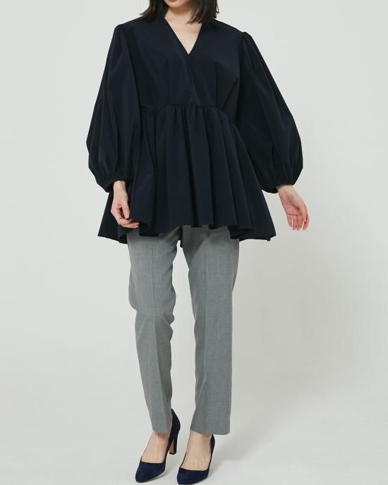 【美品】 ベルト付きタックギャザーブラウス(ホワイト) - seventen シャツ/ブラウス(長袖/七分)