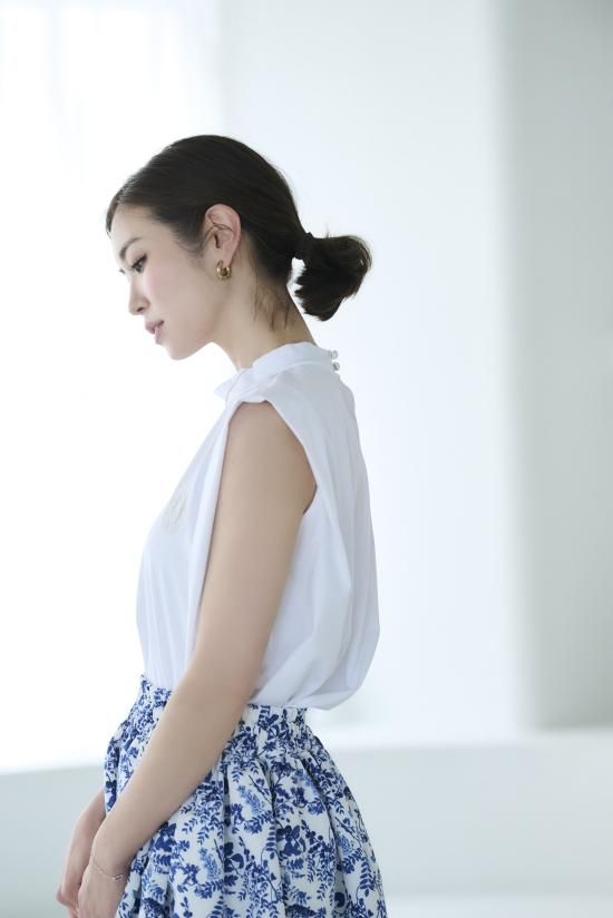 イニシャルレースノースリーブTシャツ(ホワイト) - seventen