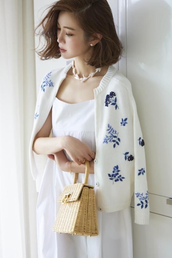 フラワー手刺繍カーディガン(ホワイト×ブルー) - seventen フラワー手刺繍カーディガン(ホワイト×ブルー) - seventen