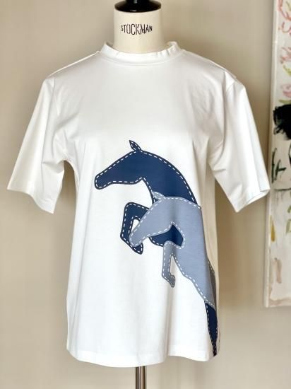 2024-25 秋冬新作  ホースプリントTシャツ(ホワイト×ネイビー) - seventen Tシャツ(半袖/袖なし)