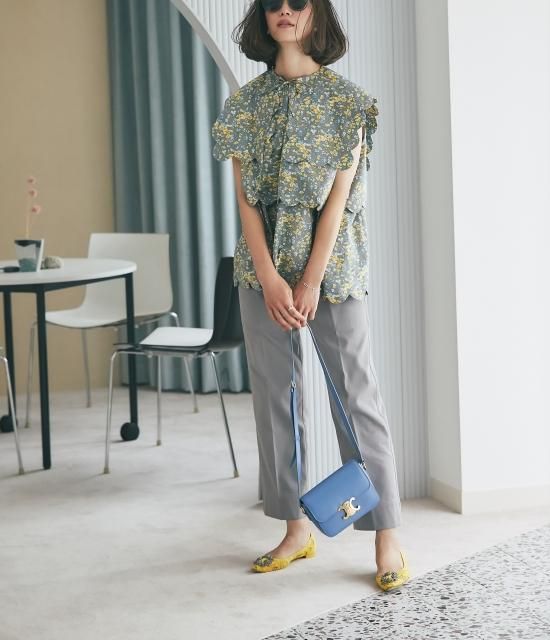 再入荷】襟付きスカラップトップス/グレー(小花柄) - seventen 再入荷】襟付きスカラップトップス/グレー(小花柄) - seventen