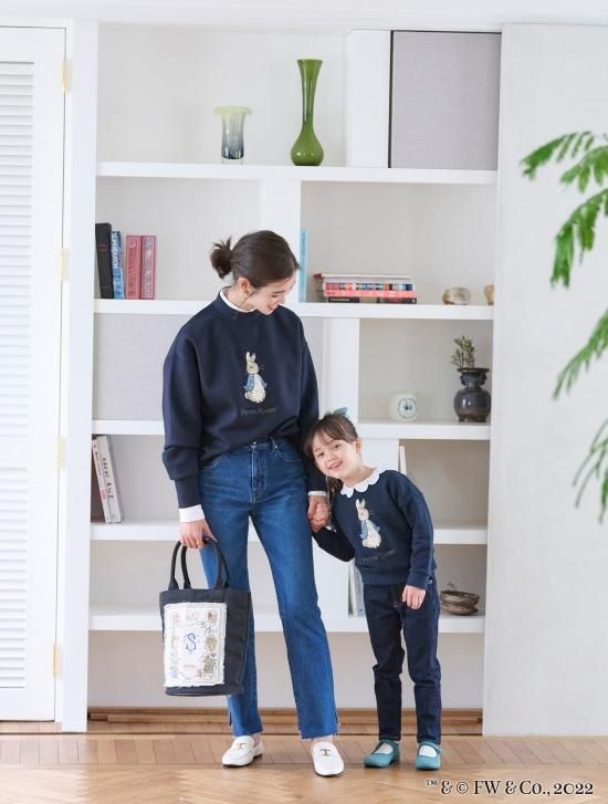 再入荷】ピーターラビット™️ Kids 刺繍トレーナー(ネイビー 再入荷】ピーターラビット™️ Kids 刺繍トレーナー(ネイビー
