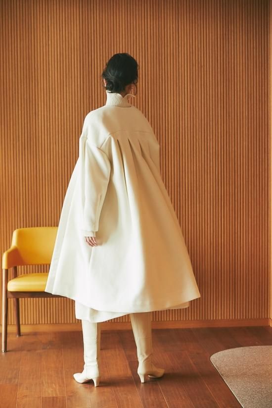 バックタックロングコート(オフホワイト) - seventen バックタックロングコート(オフホワイト) - seventen