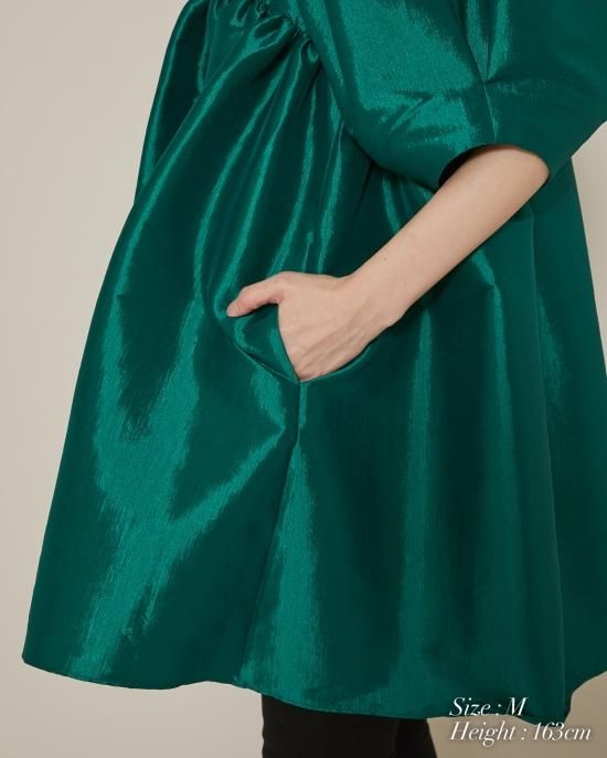 ストレッチサテンボリュームチュニック(ピンクベージュ) - seventen