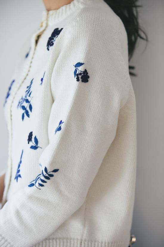 フラワー手刺繍カーディガン(ホワイト×ブルー) - seventen フラワー手刺繍カーディガン(ホワイト×ブルー) - seventen