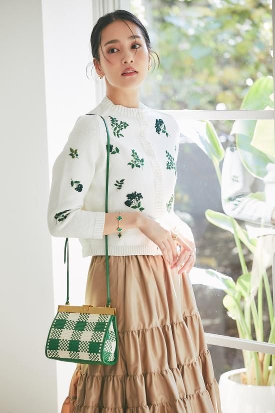 フラワー手刺繍カーディガン(ホワイト×グリーン) - seventen フラワー手刺繍カーディガン(ホワイト×グリーン) - seventen
