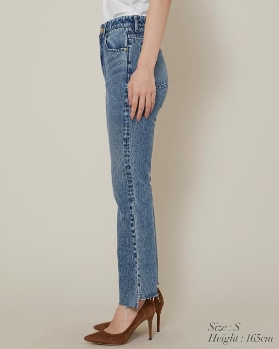 ハイライズスリムストレートデニムパンツ(ヴィンテージサックス