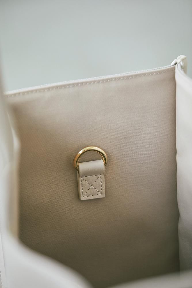 再入荷】ワンポイント刺繍トートバッグ(グレージュ/大) - seventen 再入荷】ワンポイント刺繍トートバッグ(グレージュ/大) - seventen
