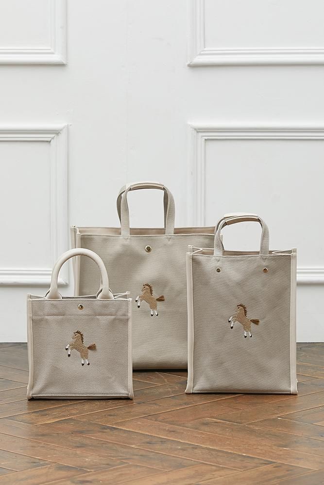 再入荷】ワンポイント刺繍トートバッグ(グレージュ/小) - seventen 再入荷】ワンポイント刺繍トートバッグ(グレージュ/小) - seventen