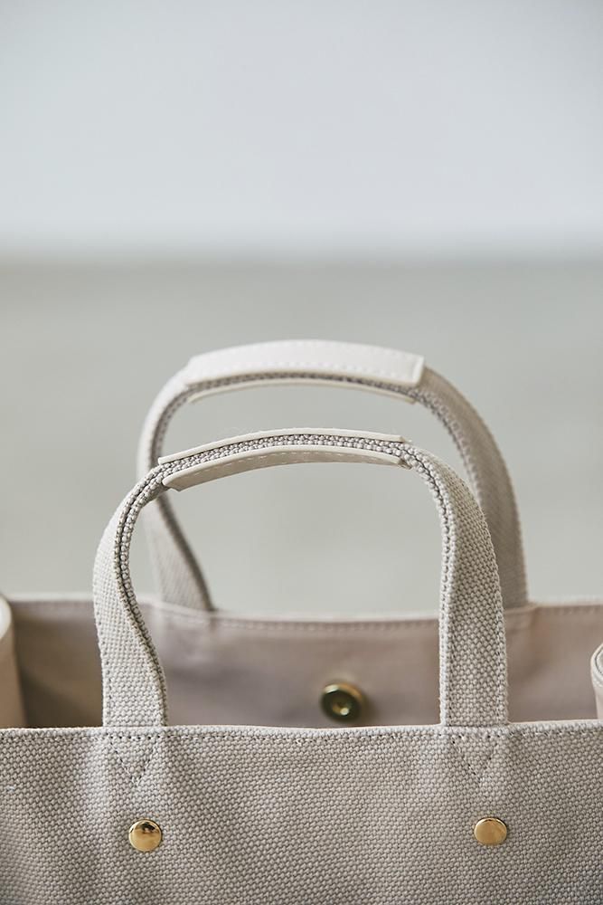 再入荷】ワンポイント刺繍トートバッグ(グレージュ/小) - seventen