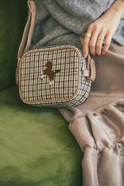 セブンテン　ショルダーバッグ ワンポイント刺繍ミニショルダーバッグ(オフホワイト) - seventen