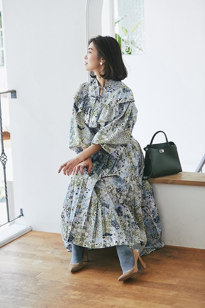 【新品同様】セブンテンseventenプリントフリルブラウス　グレージュ　S プリントフリルブラウス(グレージュ) - seventen