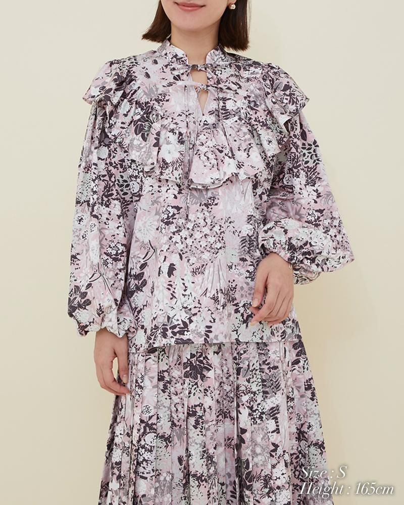 【新品同様】セブンテンseventenプリントフリルブラウス　グレージュ　S プリントフリルブラウス(グレージュ) - seventen