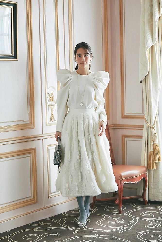 ポインティショルダートップス(オフホワイト) - seventen