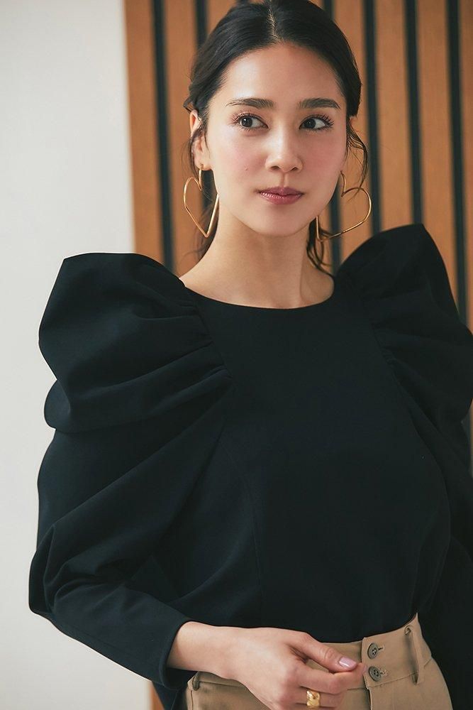 再入荷】ポインティショルダートップス(ブラック) - seventen