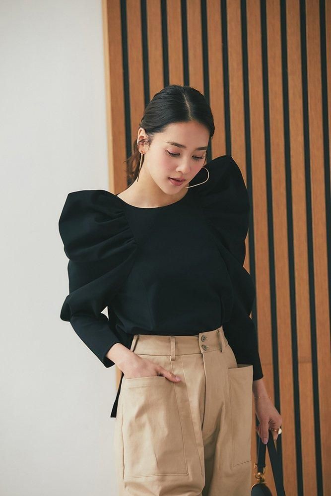 再入荷】ポインティショルダートップス(ブラック) - seventen 再入荷】ポインティショルダートップス(ブラック) - seventen