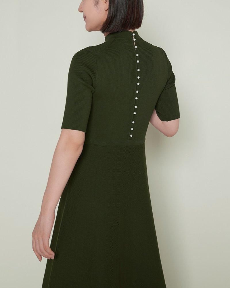 再入荷】バックパールニットワンピース(カーキ) - seventen