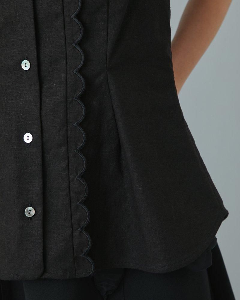 20％off】オープンネックスカラップブラウス(ブラック) - seventen