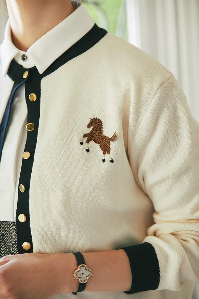 ワンポイント刺繍カーディガン(オフホワイト×ブラック) - seventen ワンポイント刺繍カーディガン(オフホワイト×ブラック) - seventen