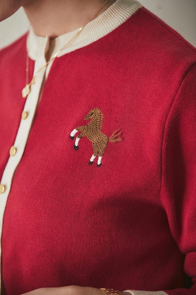 ワンポイント刺繍カーディガン(レッド×ベージュ) - seventen ワンポイント刺繍カーディガン(レッド×ベージュ) - seventen