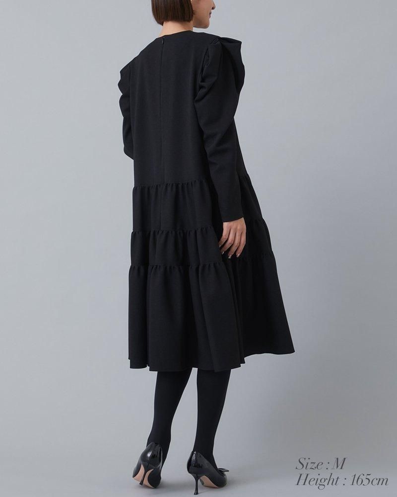 新品未使用タグ付き　hue 黒 半袖 ティアードワンピース 新品未使用タグ付き hue 黒 半袖 ティアードワンピース 新品未