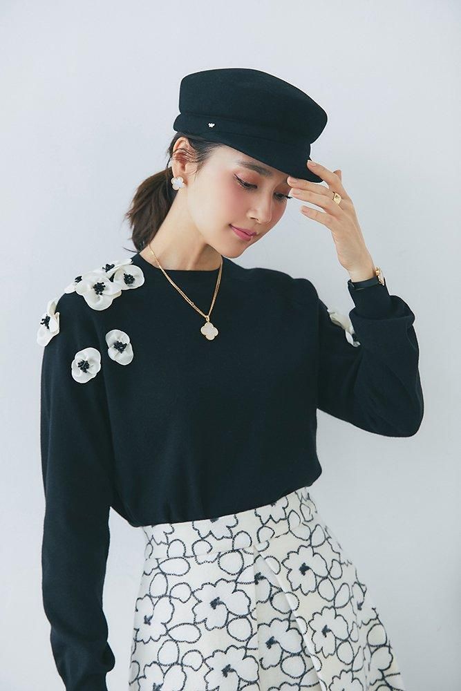 サテンフラワーモチーフニット(ブラック×ホワイト) - seventen