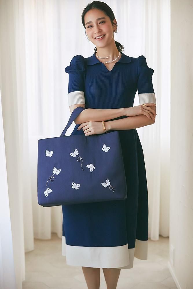 優先配送 バタフライ刺繍ラージバッグ(ネイビー) seventen - バッグ