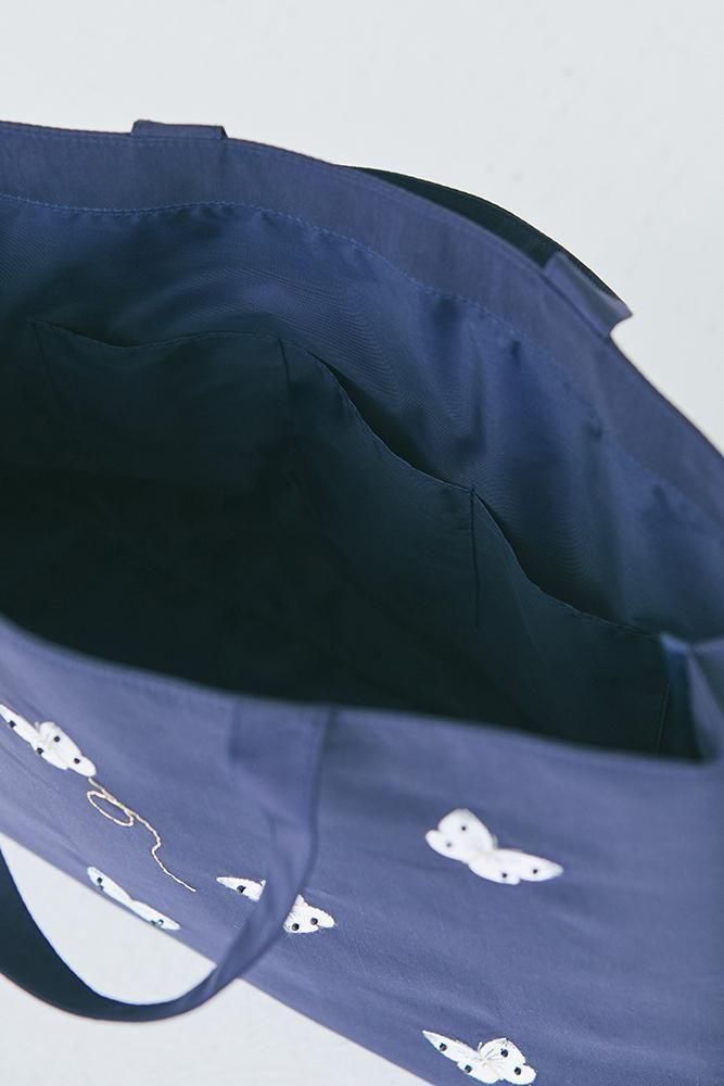 30％off】バタフライ刺繍ラージバッグ(ネイビー) - seventen