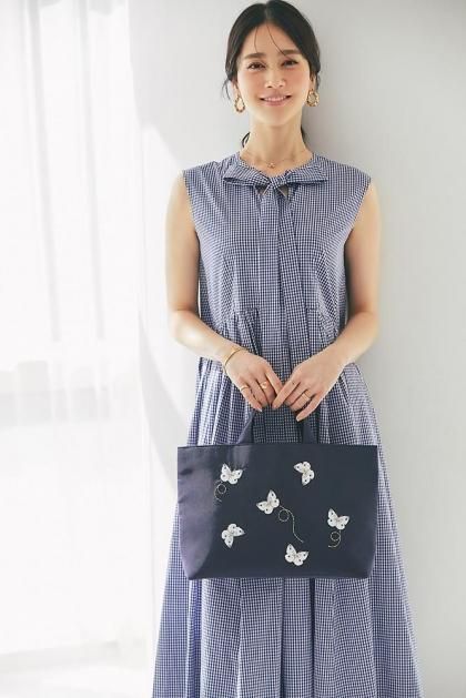 バタフライ刺繍ミディアムバッグ(ネイビー)