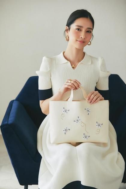 バタフライ刺繍ミディアムバッグ(アイボリー)