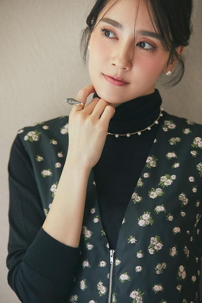 予約】【10月上旬頃配送】Vネックジャガードワンピース(ブラック