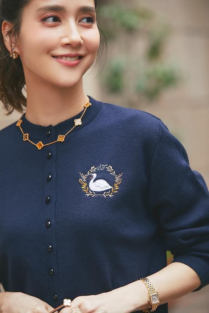 着用10回未満/ビー/蜂/胸ロゴ/刺繍/ネイビー/カーディガン 着用10回未満/ビー/蜂/胸ロゴ/刺繍/ネイビー/カーディガン 着用