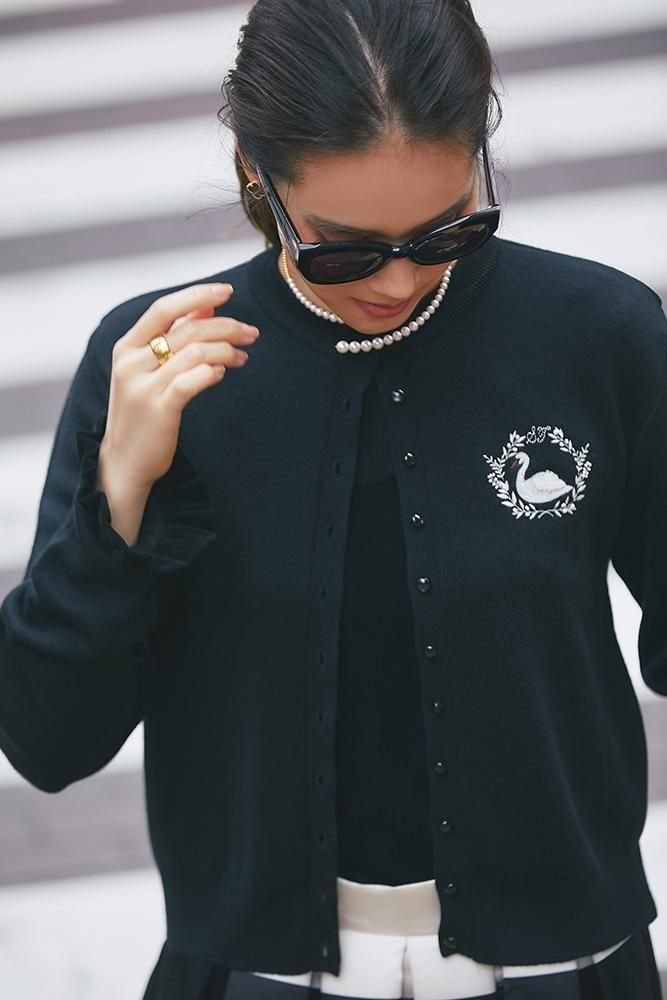 ワンポイント刺繍カーディガン(ブラック) - seventen