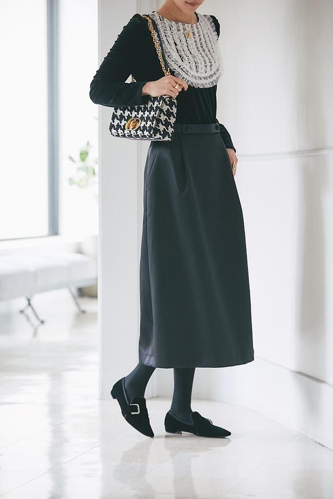 予約】【12月中旬頃配送】タックタイトスカート(ブラック) - seventen