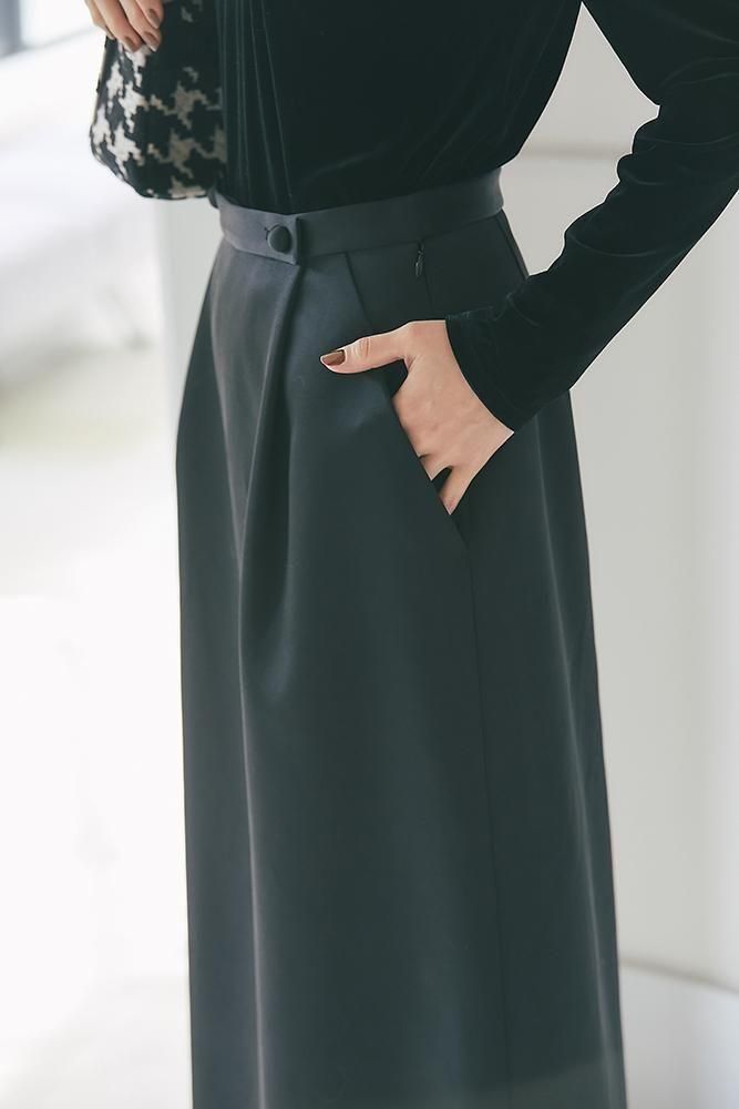 予約】【12月中旬頃配送】タックタイトスカート(ブラック) - seventen