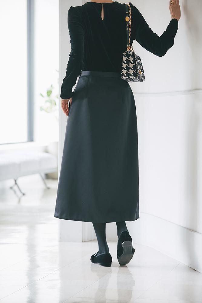 予約】【12月中旬頃配送】タックタイトスカート(ブラック) - seventen