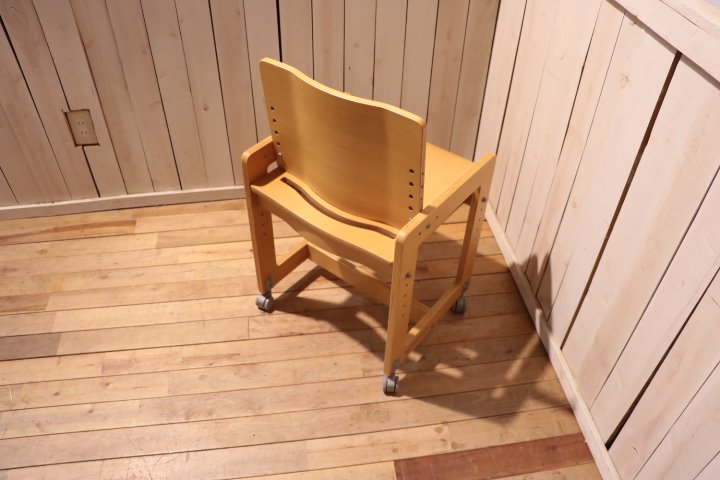 人気の無印良品(MUJI)のブナ材積層合板のデスクチェアーです！！ビーチ材のプライウッドがナチュラルな質感の子供用椅子は高さ調整も可能なので末永くご使用いただけます♪  - kokoelma -ココエルマ- 雑貨・中古家具・北欧家具・アンティーク家具の通販 インテリアショップ ...