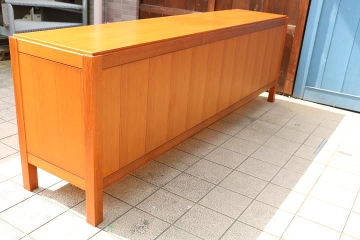 天童木工(TENDO)のシンプルなデザインのサイドボードです 天童木工(TENDO)のシンプルなデザインのサイドボードです