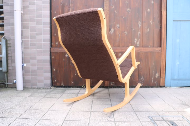 TENDO(天童木工)の代表作、菅沢光政デザインHERON(ヘロン)ロッキングチェアーです。プライウッド を使用したナチュラルな質感とレトロなデザインは北欧スタイルなどにおススメの揺り椅子です。 - kokoelma -ココエルマ-  雑貨・中古家具・北欧家具・アンティーク家具の通販 ...