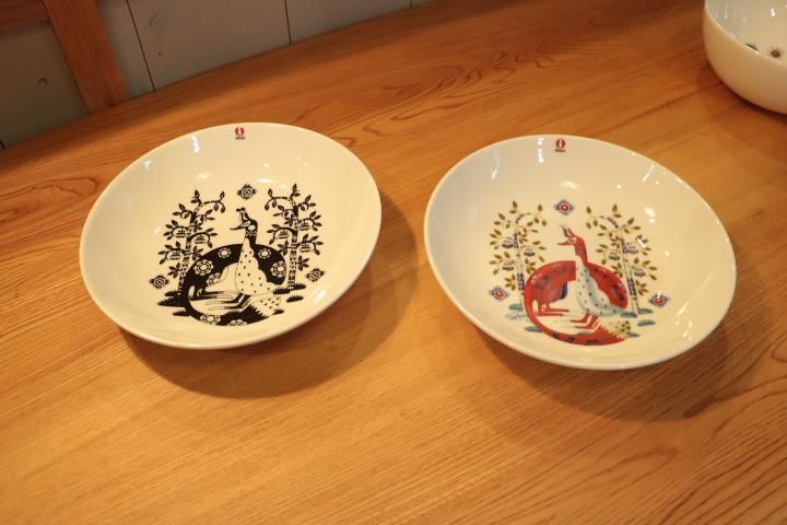 タイカ ディーププレート 20cm ブラックiittala/Arabia|北欧食器