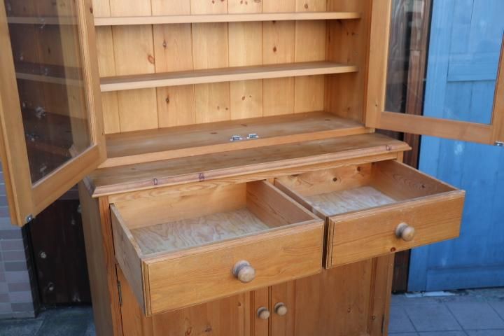 THE PENNY WISE(ペニーワイズ)よりクラシカルな2面食器棚 THE PENNY WISE(ペニーワイズ)よりクラシカルな2面食器棚