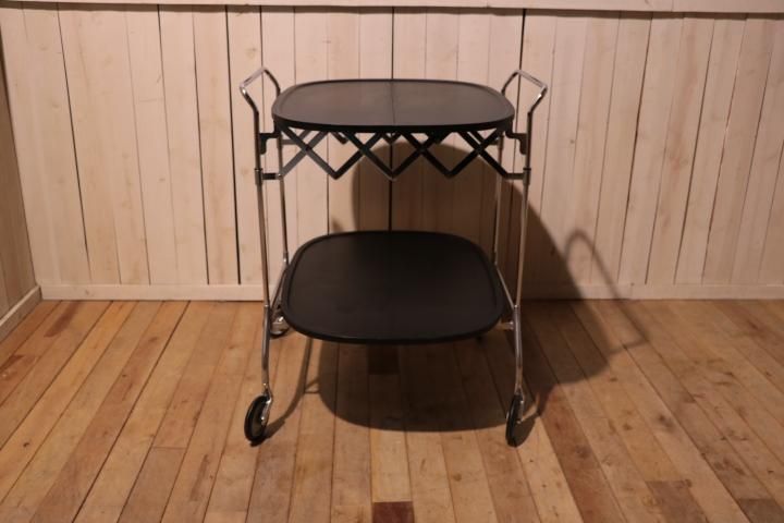 イタリアのメーカーKartell(カルテル)社のアントニオ イタリアのメーカーKartell(カルテル)社のアントニオ