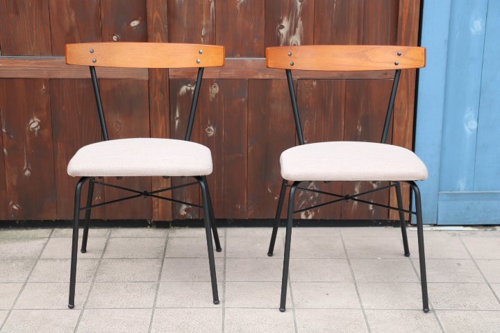 niko and…(ニコアンド)のオーク材を使用したダイニングチェアー2脚セットです。ナチュラルなオーク材に鉄脚を合わせた椅子はブルックリンスタイルなど男前インテリアにおススメです♪  - kokoelma -ココエルマ- 雑貨・中古家具・北欧家具・アンティーク家具の通販 ...