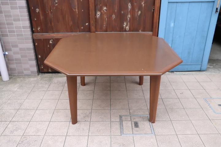 FUJI FURNITURE(冨士ファニチア)のダイニングテーブルです。低め FUJI FURNITURE(冨士ファニチア)のダイニングテーブルです。低め