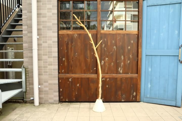 IDEE(イデー)のWooden Coat Tree(ウッドコートツリー)です。貴重な