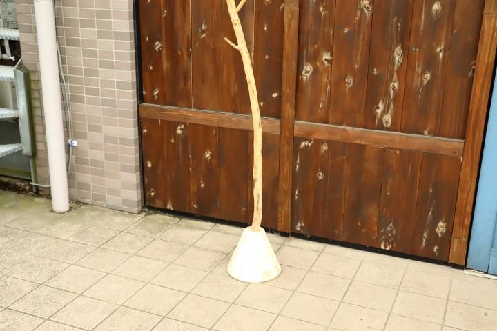 IDEE(イデー)のWooden Coat Tree(ウッドコートツリー)です。貴重な