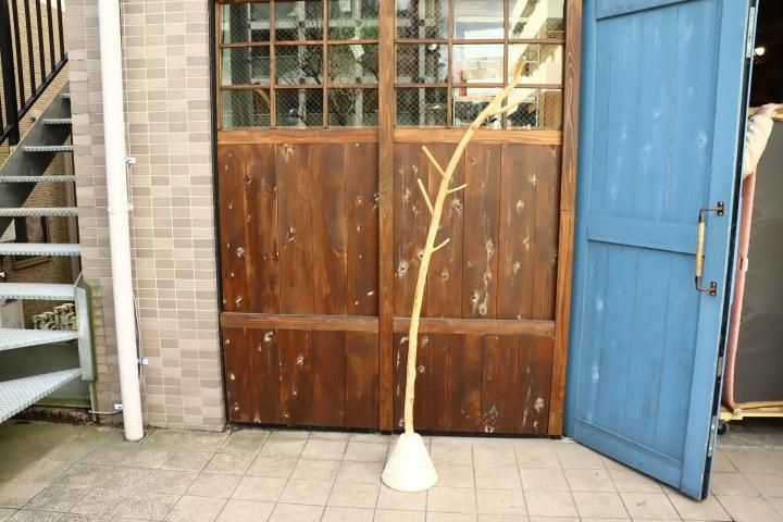 IDEE(イデー)のWooden Coat Tree(ウッドコートツリー)です。貴重な