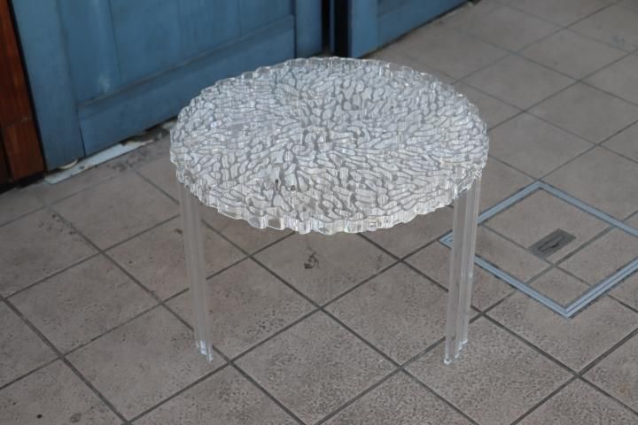 イタリアのデザイナーズ家具ブランドKARTELL(カルテル)のT-TABLE イタリアのデザイナーズ家具ブランドKARTELL(カルテル)のT-TABLE