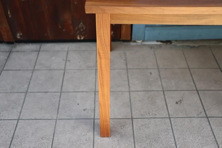 無印良品(MUJI)のウォールナット無垢材 ダイニングテーブル 無印良品(MUJI)のウォールナット無垢材 ダイニングテーブル