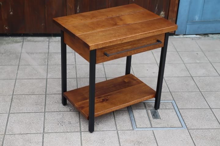 ACME FURNITURE(アクメファニチャー)のハックベリー無垢材に ACME FURNITURE(アクメファニチャー)のハックベリー無垢材に